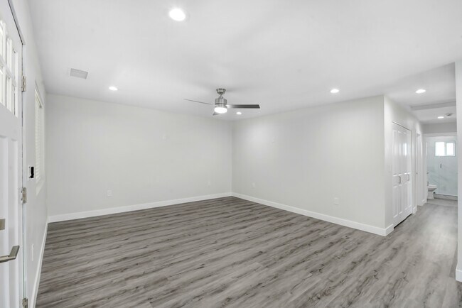 Foto del edificio - 6554 Kinlock Ave