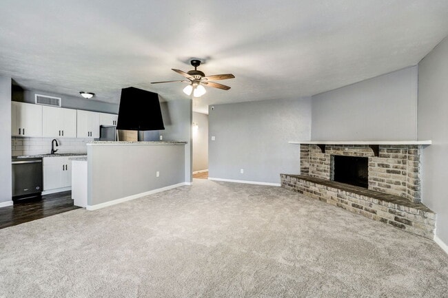 Building Photo - 14107 Pinewest Dr