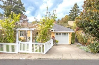 Building Photo - 231 Elm Ave