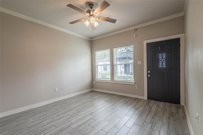 Foto del edificio - 8119 Autumn Ln
