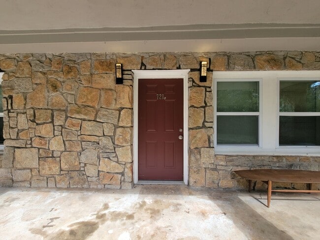 Building Photo - Updated Soaking Tub. Stainless Steel Appliances. W/D Inc