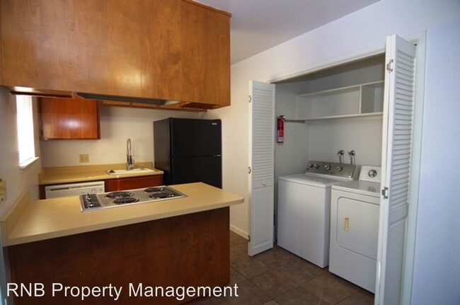 Building Photo - 9117 Newhall Dr