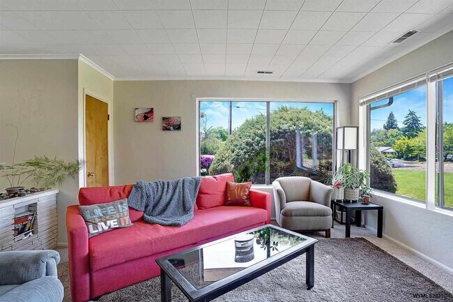 Foto del edificio - 2325 NW Hazel Ave