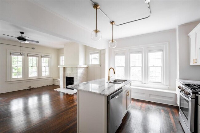 Foto del edificio - 536 Boulevard Pl NE