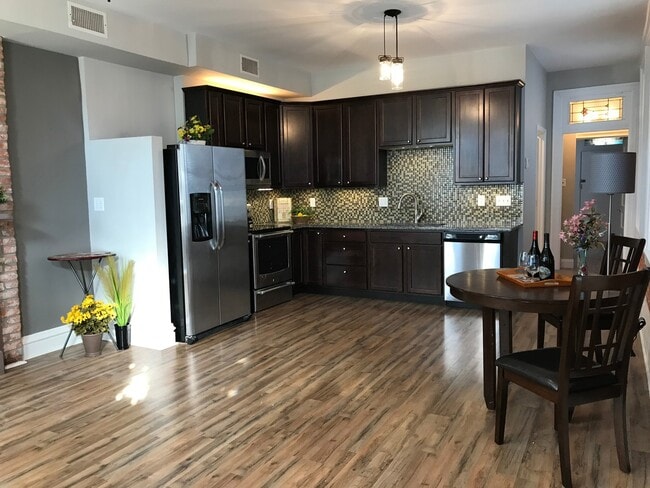 Building Photo - Large Renovated Home on the Hill with Garage!!