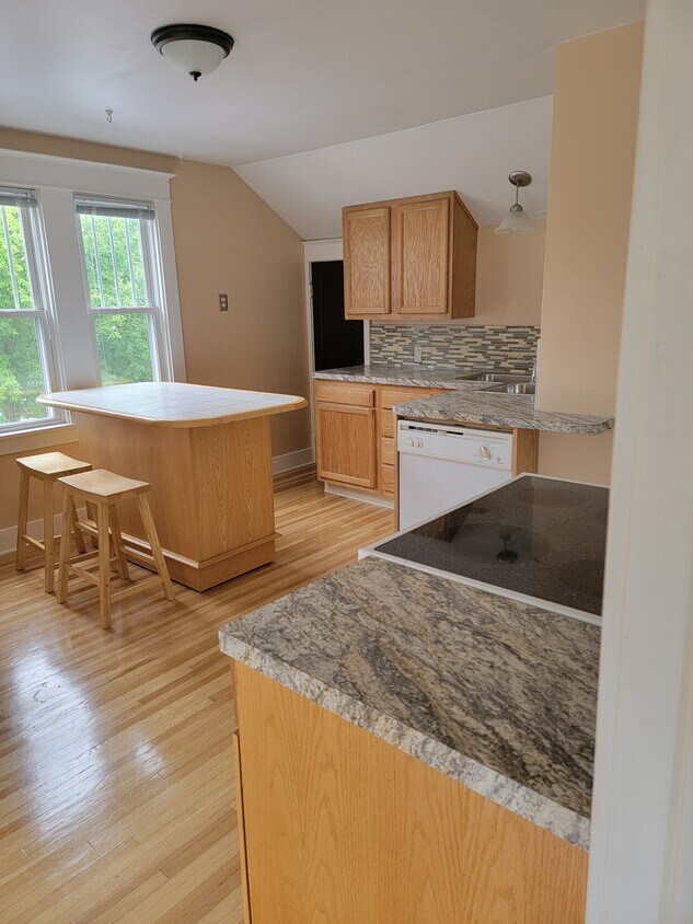 Kitchen - 33 Ilion St