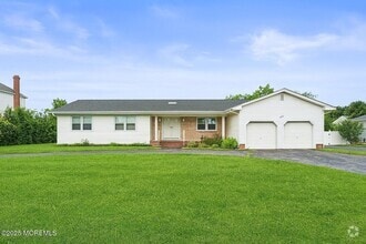 Building Photo - 14 Darien Dr