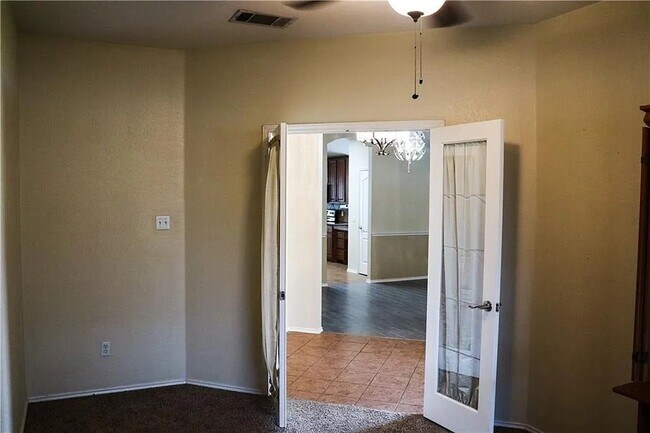 Foto del edificio - 100 S Creek Bend Dr