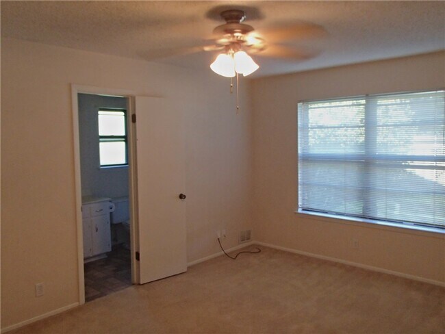 Foto del edificio - 2600 Bob White Ln