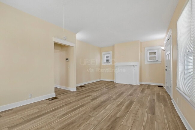 Photo - 1458 Beech St House