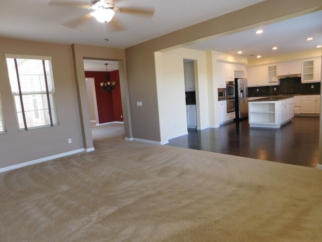 Building Photo - 2750 Dove Tail Dr