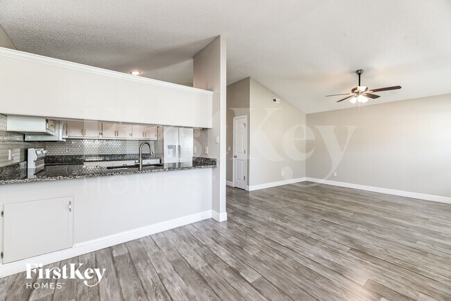 Building Photo - 118 Wilton St