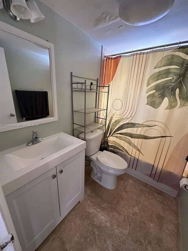 Foto del edificio - 1154 W 35th St