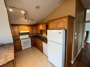 Building Photo - 152 Wesley St