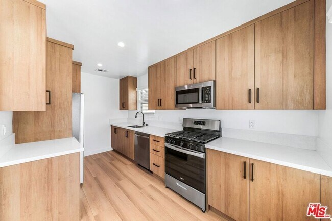 Building Photo - 1258 Mariposa St