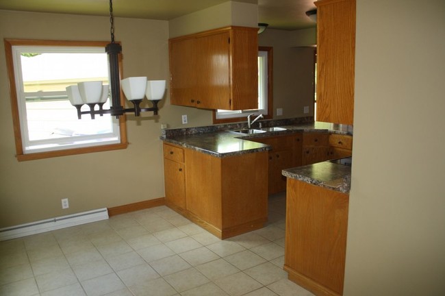 Building Photo - 1407 S Bartell Dr