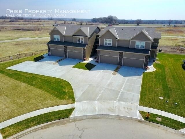 Building Photo - 3 bedroom in Lenexa KS 66227