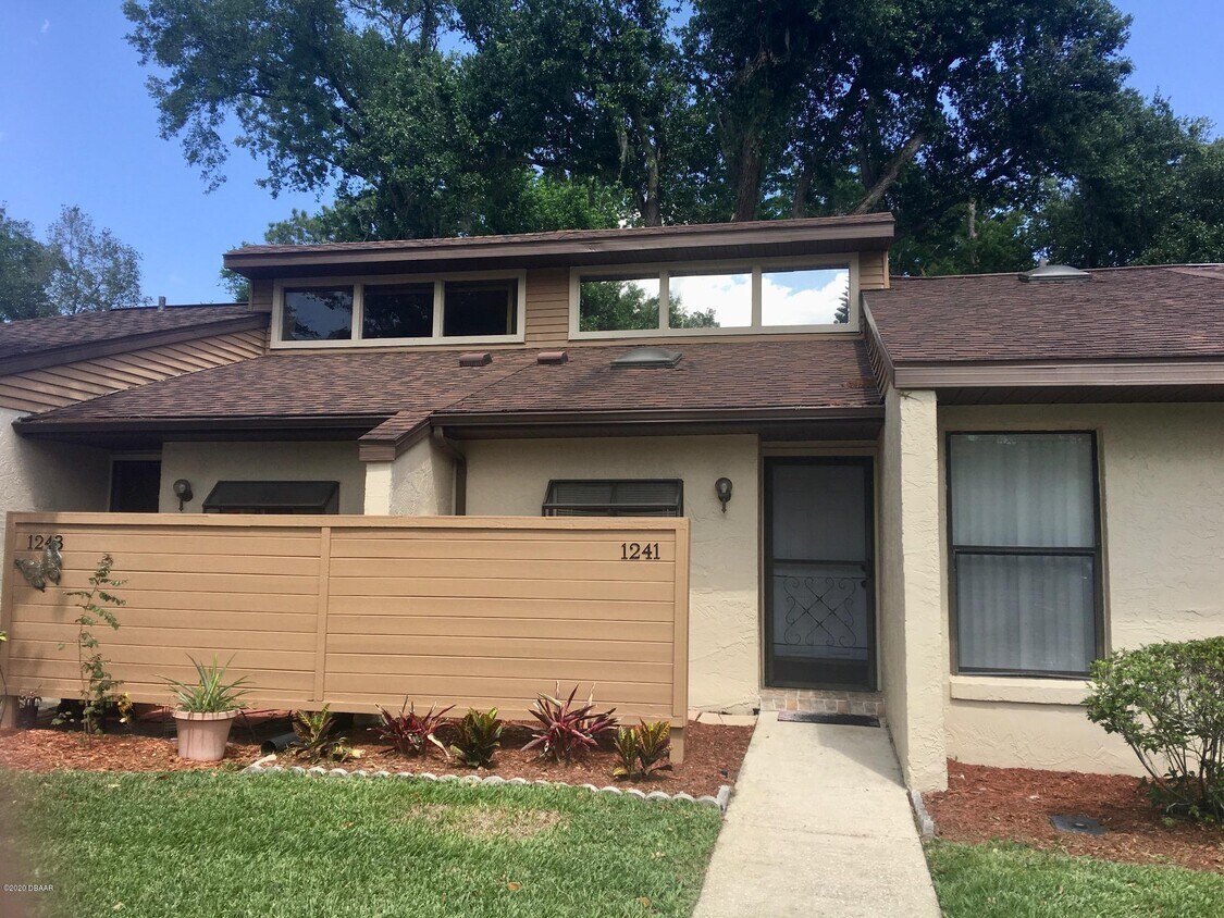 1241 Charter Oaks Cir, Daytona Beach, FL 32117 House for Rent in