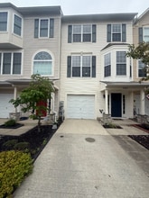 Building Photo - 5743 Goldfinch Ct