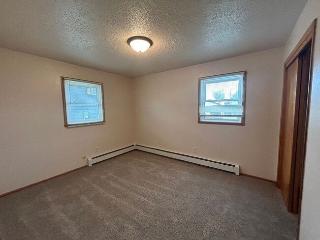 Building Photo - 352 2nd Ave SW