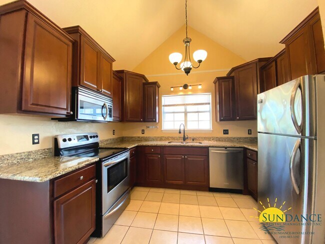Building Photo - Beautiful 3 Bedroom Home in Willow Bend