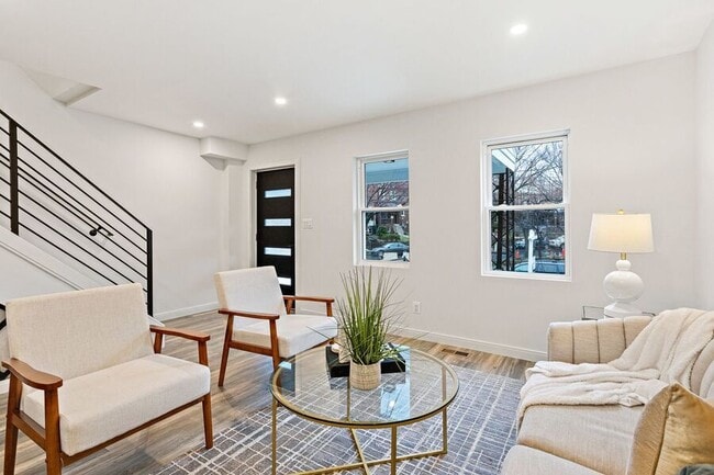 Foto del edificio - 68 Farragut Pl NW