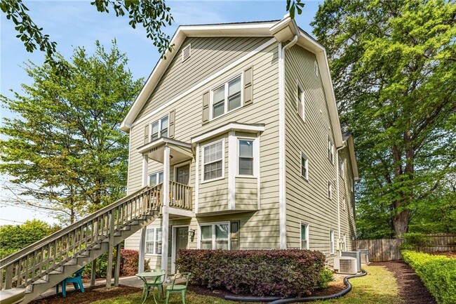 Foto del edificio - 1738 Taylor St NW