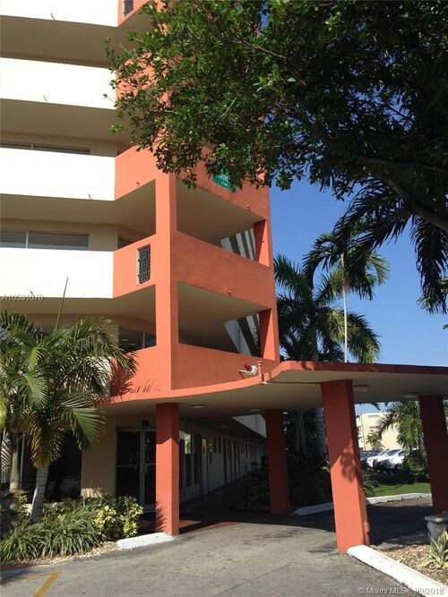 Foto del edificio - 1750 NE 191st St