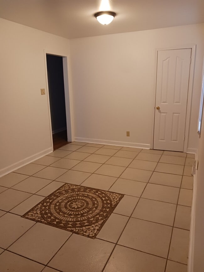 Building Photo - 1507 Woodbriar Ave