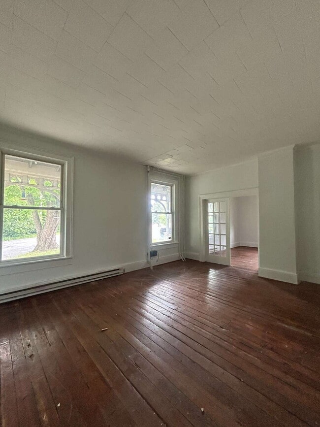 Building Photo - 84 E Strasburg Rd