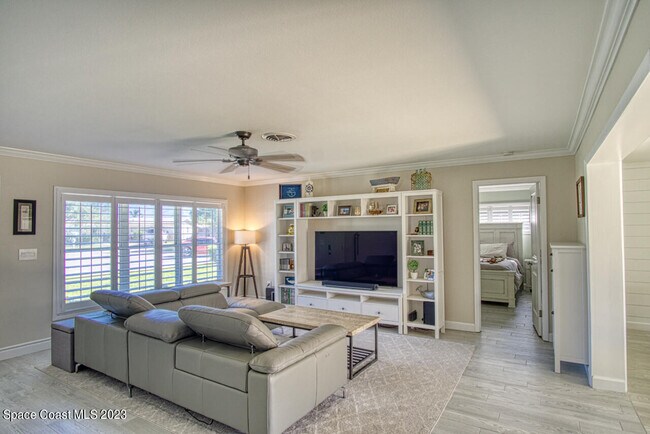 Foto del edificio - 455 Laurel Ct