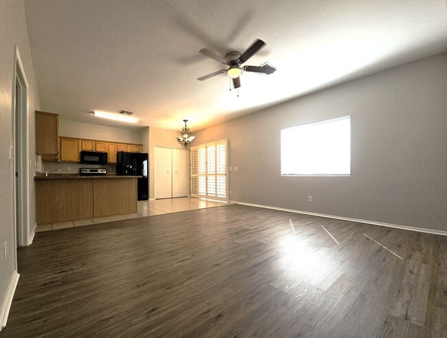 Building Photo - 2300 E Magma Rd