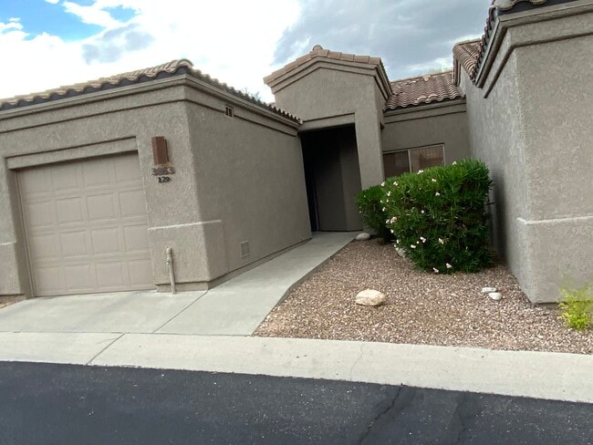 Building Photo - 3853 N Forest Park Dr