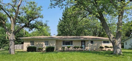 Building Photo - 6905 Bradford Dr