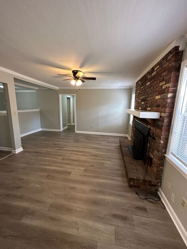 Foto del edificio - Newly Renovated 4 Bedrooms in Bartlett- Br...