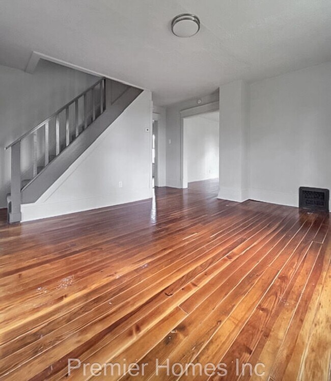 Foto del edificio - 3 Bed Home with Hardwood Floors & Rear Deck – $1,495/mo