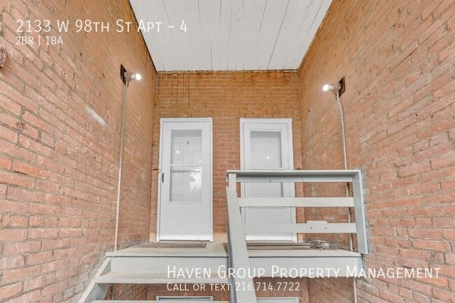 Building Photo - 2133 W 98th St
