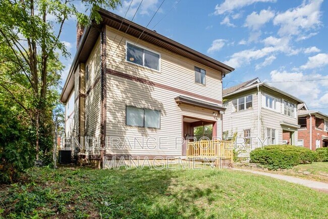 Foto del edificio - 2128 Crane Ave