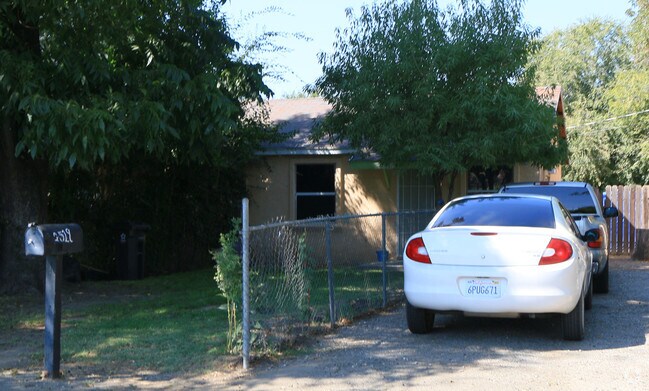 Building Photo - 2517 E Harding Way