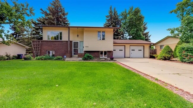 Patio delantero - 1024 W 97th Ave