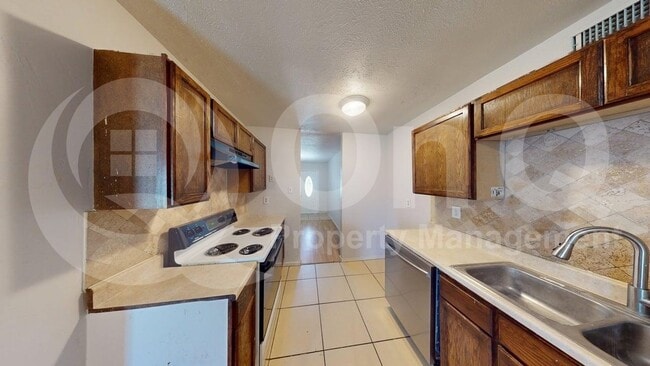 Building Photo - 4805 Woodruff Dr