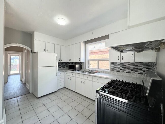 Photo du bâtiment - 3 Bed 1 Bath - House