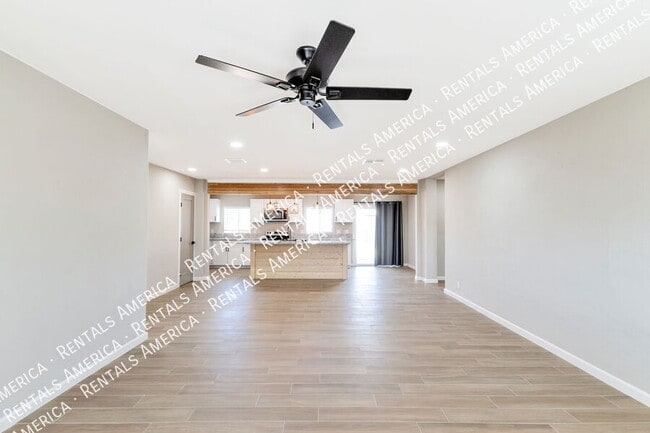 Foto del edificio - 4733 E 18th St