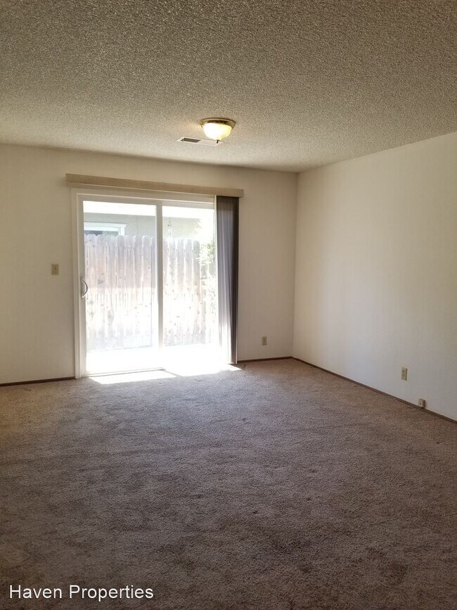 Building Photo - 955-957 Woodshire Way