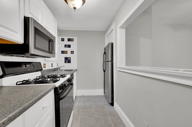 Foto del edificio - 1820 Clydesdale Pl NW