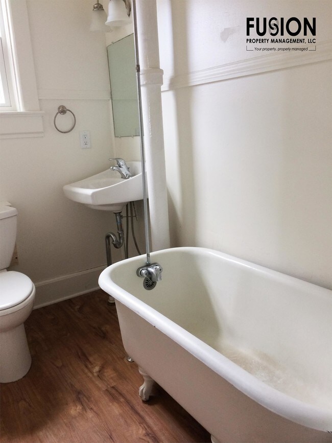 Building Photo - 20 Mansfield Ave