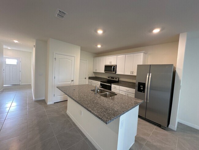 Foto del edificio - 3BR/2.5BA Bliss: Your Brand-New Retreat at...