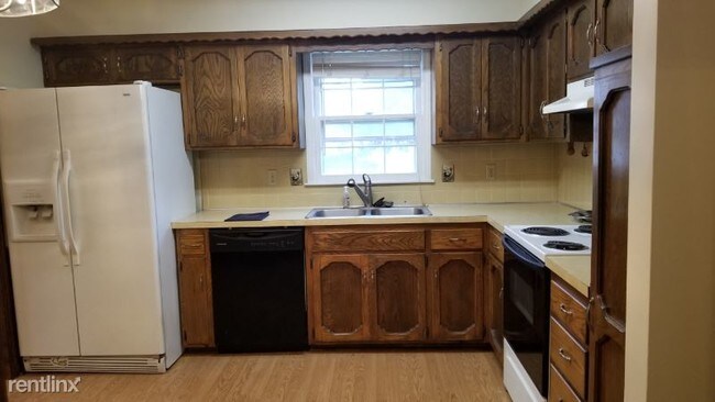 Building Photo - 4 br, 2.5 bath House - 1905 E 151st Ter