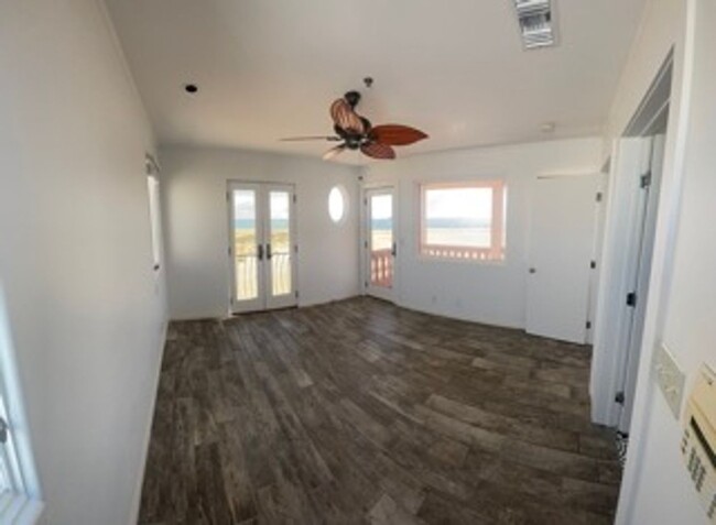 Building Photo - 1605-1612 E Seal Way