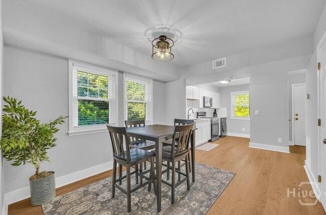 Foto del edificio - 210 Appleby Dr